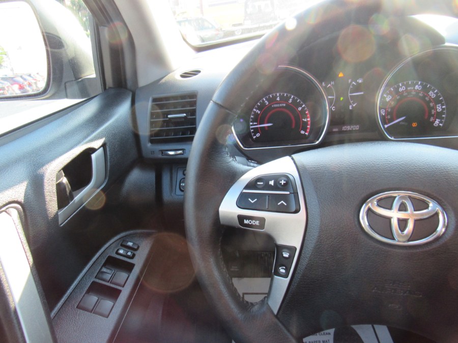 2013 Toyota Highlander SE, available for sale in Worcester, Massachusetts | Hilario's Auto Sales Inc.. Worcester, Massachusetts 2013 Toyota Highlander SE, available for sale in Worcester, Massachusetts | Hilario's Auto Sales Inc.. Worcester, Massachusetts