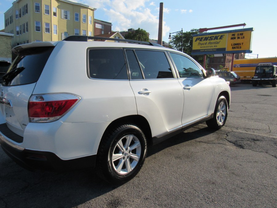 2013 Toyota Highlander SE, available for sale in Worcester, Massachusetts | Hilario's Auto Sales Inc.. Worcester, Massachusetts 2013 Toyota Highlander SE, available for sale in Worcester, Massachusetts | Hilario's Auto Sales Inc.. Worcester, Massachusetts