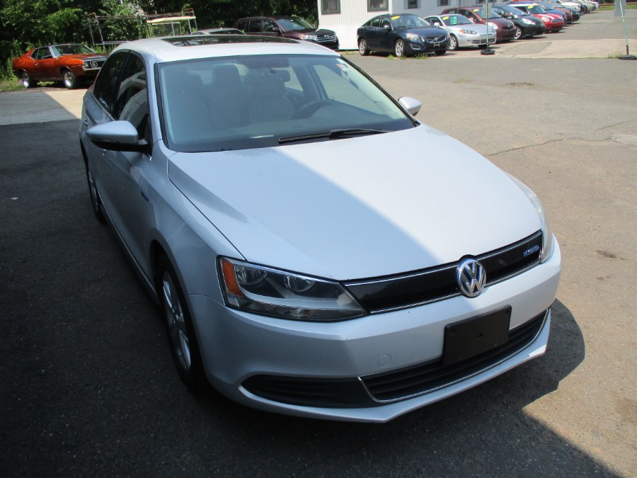 2013 Volkswagen Jetta Sedan 4dr Auto Hybrid SE, available for sale in Meriden, Connecticut | Cos Central Auto. Meriden, Connecticut 2013 Volkswagen Jetta Sedan 4dr Auto Hybrid SE, available for sale in Meriden, Connecticut | Cos Central Auto. Meriden, Connecticut