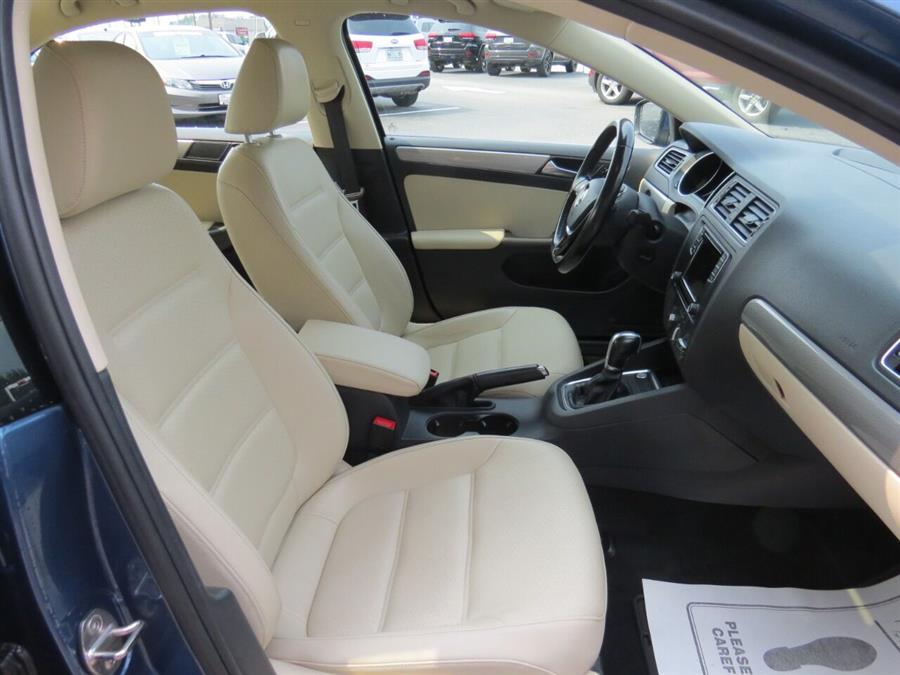 Used Volkswagen Jetta 1.4T SE 4dr Sedan 6A 2017 | Lake City Exports Inc. Auburn, Maine Used Volkswagen Jetta 1.4T SE 4dr Sedan 6A 2017 | Lake City Exports Inc. Auburn, Maine