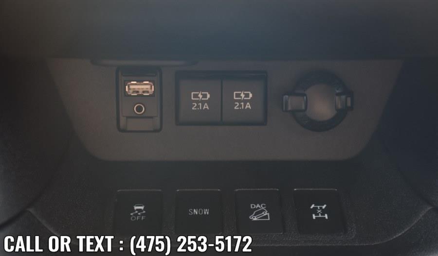 Used Toyota Highlander XLE V6 AWD 2018 | Highline Car Connection. Waterbury, Connecticut Used Toyota Highlander XLE V6 AWD 2018 | Highline Car Connection. Waterbury, Connecticut