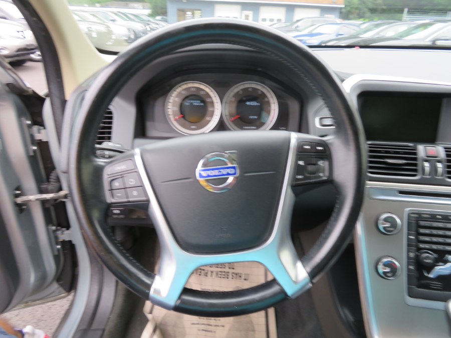 Used Volvo XC60 AWD 4dr T6 R-Design Premier Plus 2013 | Auto Match LLC. Waterbury, Connecticut Used Volvo XC60 AWD 4dr T6 R-Design Premier Plus 2013 | Auto Match LLC. Waterbury, Connecticut