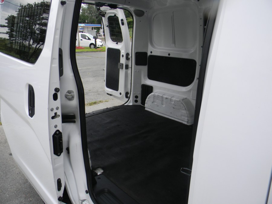 Used Nissan NV200 Compact Cargo I4 S 2017 | M&M Vehicles Inc dba Central Motors. Southborough, Massachusetts Used Nissan NV200 Compact Cargo I4 S 2017 | M&M Vehicles Inc dba Central Motors. Southborough, Massachusetts