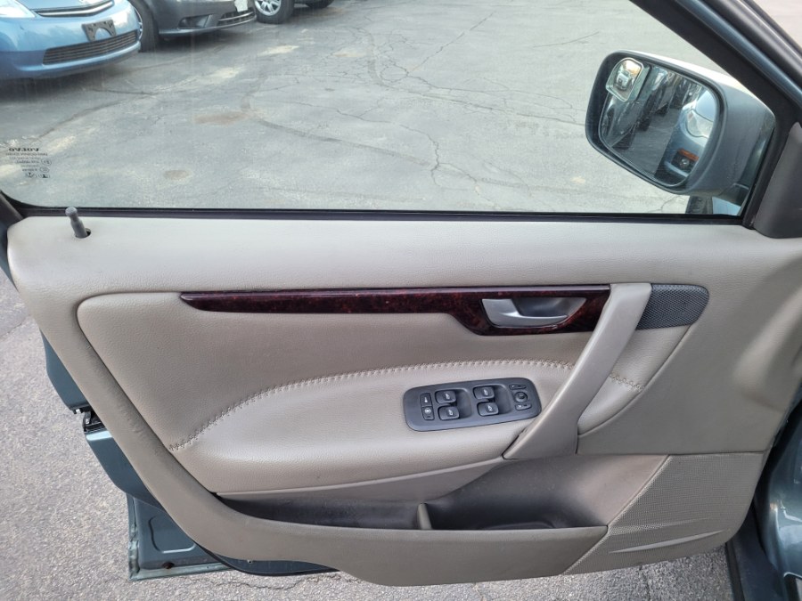 2002 Volvo V70 XC AWD A SR 5dr Wgn AWD Turbo w/SR, available for sale in Auburn, New Hampshire | ODA Auto Precision LLC. Auburn, New Hampshire 2002 Volvo V70 XC AWD A SR 5dr Wgn AWD Turbo w/SR, available for sale in Auburn, New Hampshire | ODA Auto Precision LLC. Auburn, New Hampshire