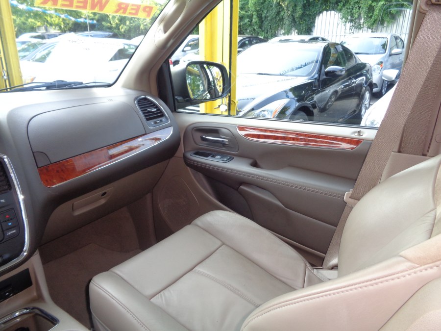 Used Chrysler Town & Country 4dr Wgn Limited 2014 | Sunrise of Elmont. Elmont, New York Used Chrysler Town & Country 4dr Wgn Limited 2014 | Sunrise of Elmont. Elmont, New York