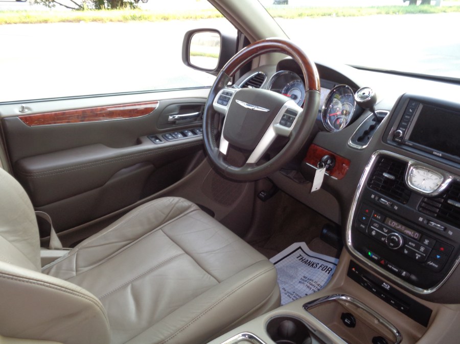 Used Chrysler Town & Country 4dr Wgn Limited 2014 | Sunrise of Elmont. Elmont, New York Used Chrysler Town & Country 4dr Wgn Limited 2014 | Sunrise of Elmont. Elmont, New York