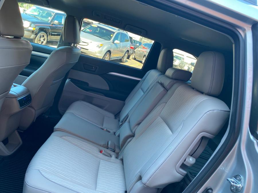 2018 Toyota Highlander LE V6 AWD, available for sale in Waterbury, Connecticut | National Auto Brokers, Inc.. Waterbury, Connecticut 2018 Toyota Highlander LE V6 AWD, available for sale in Waterbury, Connecticut | National Auto Brokers, Inc.. Waterbury, Connecticut
