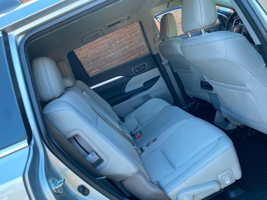 2018 Toyota Highlander LE V6 AWD, available for sale in Waterbury, Connecticut | National Auto Brokers, Inc.. Waterbury, Connecticut 2018 Toyota Highlander LE V6 AWD, available for sale in Waterbury, Connecticut | National Auto Brokers, Inc.. Waterbury, Connecticut