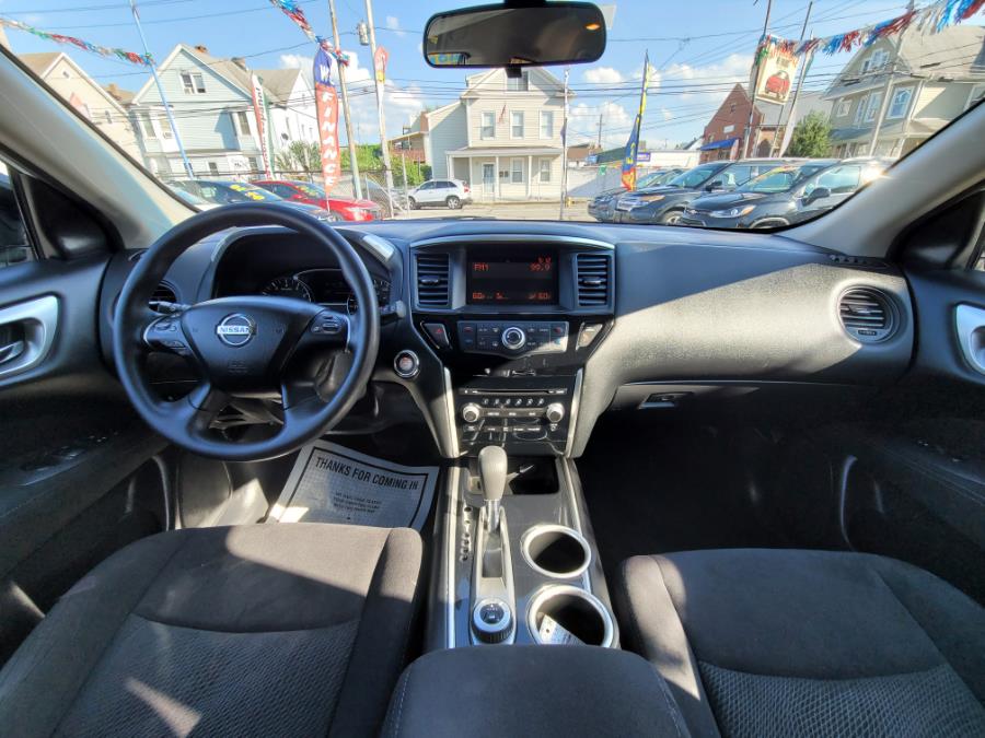 Used Nissan Pathfinder 4WD 4dr Platinum 2016 | Affordable Motors Inc. Bridgeport, Connecticut Used Nissan Pathfinder 4WD 4dr Platinum 2016 | Affordable Motors Inc. Bridgeport, Connecticut