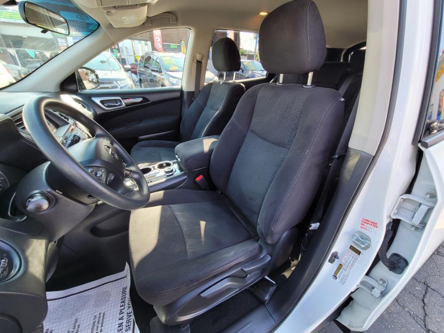 Used Nissan Pathfinder 4WD 4dr Platinum 2016 | Affordable Motors Inc. Bridgeport, Connecticut Used Nissan Pathfinder 4WD 4dr Platinum 2016 | Affordable Motors Inc. Bridgeport, Connecticut