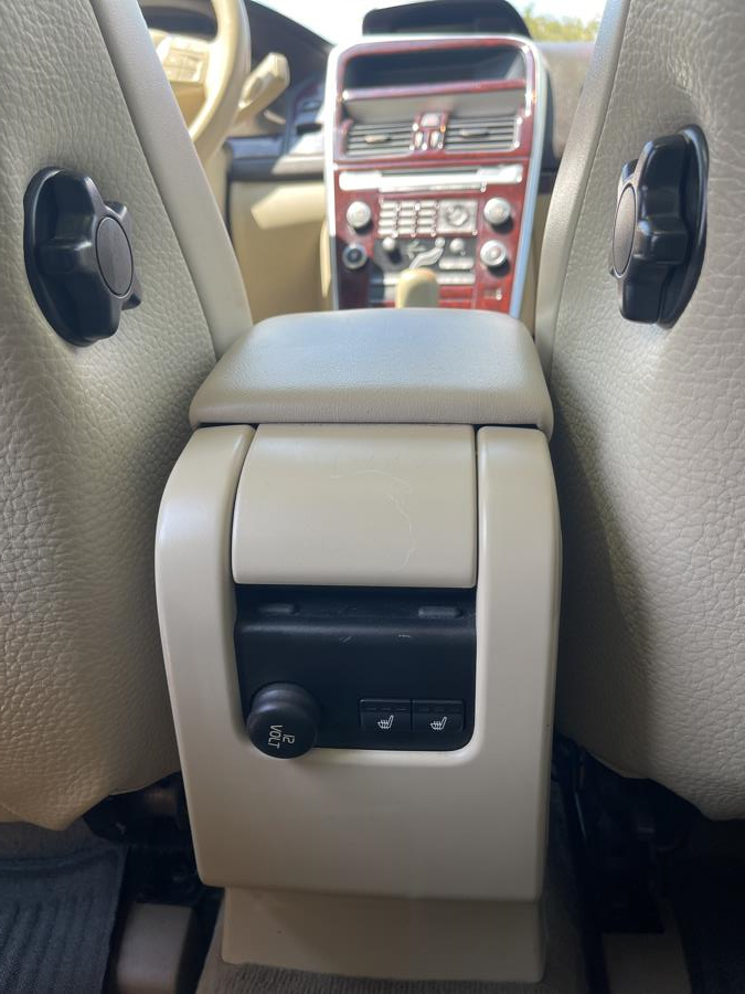 Used Volvo XC60 AWD 4dr 3.2L w/Moonroof 2011 | New York Motors Group Solutions LLC. Bronx, New York Used Volvo XC60 AWD 4dr 3.2L w/Moonroof 2011 | New York Motors Group Solutions LLC. Bronx, New York