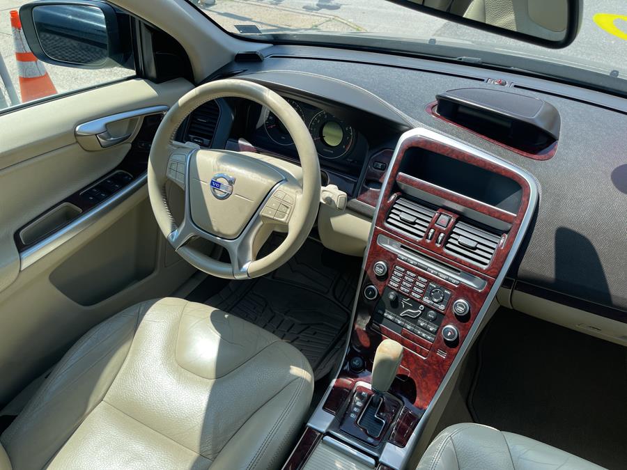 Used Volvo XC60 AWD 4dr 3.2L w/Moonroof 2011 | New York Motors Group Solutions LLC. Bronx, New York Used Volvo XC60 AWD 4dr 3.2L w/Moonroof 2011 | New York Motors Group Solutions LLC. Bronx, New York