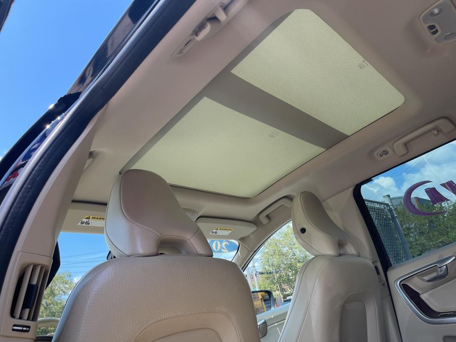 Used Volvo XC60 AWD 4dr 3.2L w/Moonroof 2011 | New York Motors Group Solutions LLC. Bronx, New York Used Volvo XC60 AWD 4dr 3.2L w/Moonroof 2011 | New York Motors Group Solutions LLC. Bronx, New York