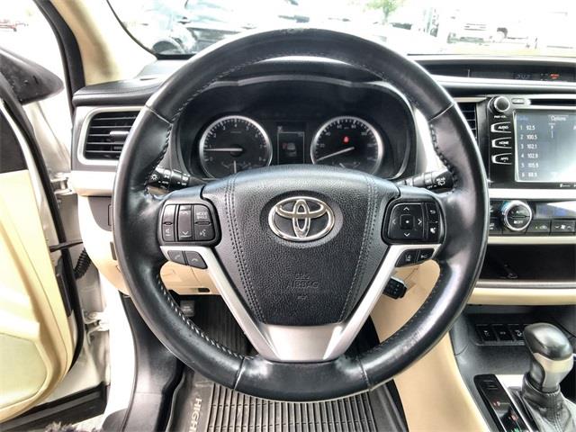 Used Toyota Highlander XLE 2017 | Prestige Auto Cars LLC. New Britain, Connecticut Used Toyota Highlander XLE 2017 | Prestige Auto Cars LLC. New Britain, Connecticut