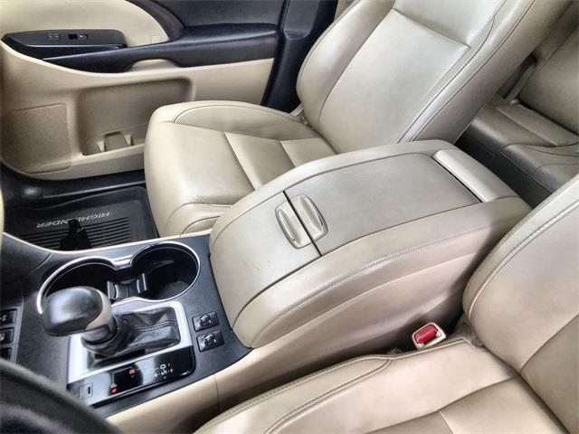 Used Toyota Highlander XLE 2017 | Prestige Auto Cars LLC. New Britain, Connecticut Used Toyota Highlander XLE 2017 | Prestige Auto Cars LLC. New Britain, Connecticut