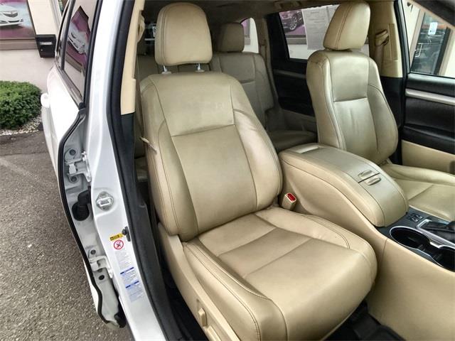 Used Toyota Highlander XLE 2017 | Prestige Auto Cars LLC. New Britain, Connecticut Used Toyota Highlander XLE 2017 | Prestige Auto Cars LLC. New Britain, Connecticut