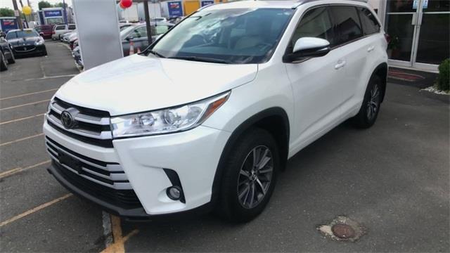 Used Toyota Highlander XLE 2017 | Prestige Auto Cars LLC. New Britain, Connecticut Used Toyota Highlander XLE 2017 | Prestige Auto Cars LLC. New Britain, Connecticut