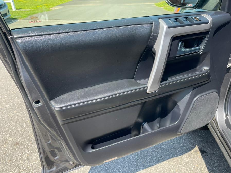 2014 Toyota 4Runner 4WD 4dr V6 SR5 (Natl), available for sale in South Windsor, Connecticut | Mike And Tony Auto Sales, Inc. South Windsor, Connecticut 2014 Toyota 4Runner 4WD 4dr V6 SR5 (Natl), available for sale in South Windsor, Connecticut | Mike And Tony Auto Sales, Inc. South Windsor, Connecticut