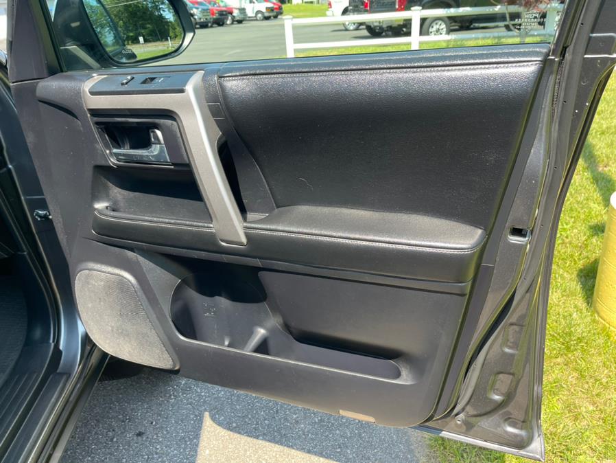 2014 Toyota 4Runner 4WD 4dr V6 SR5 (Natl), available for sale in South Windsor, Connecticut | Mike And Tony Auto Sales, Inc. South Windsor, Connecticut 2014 Toyota 4Runner 4WD 4dr V6 SR5 (Natl), available for sale in South Windsor, Connecticut | Mike And Tony Auto Sales, Inc. South Windsor, Connecticut