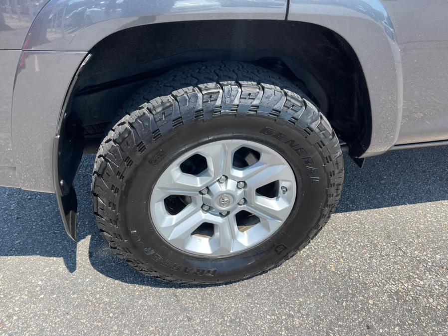 2014 Toyota 4Runner 4WD 4dr V6 SR5 (Natl), available for sale in South Windsor, Connecticut | Mike And Tony Auto Sales, Inc. South Windsor, Connecticut 2014 Toyota 4Runner 4WD 4dr V6 SR5 (Natl), available for sale in South Windsor, Connecticut | Mike And Tony Auto Sales, Inc. South Windsor, Connecticut