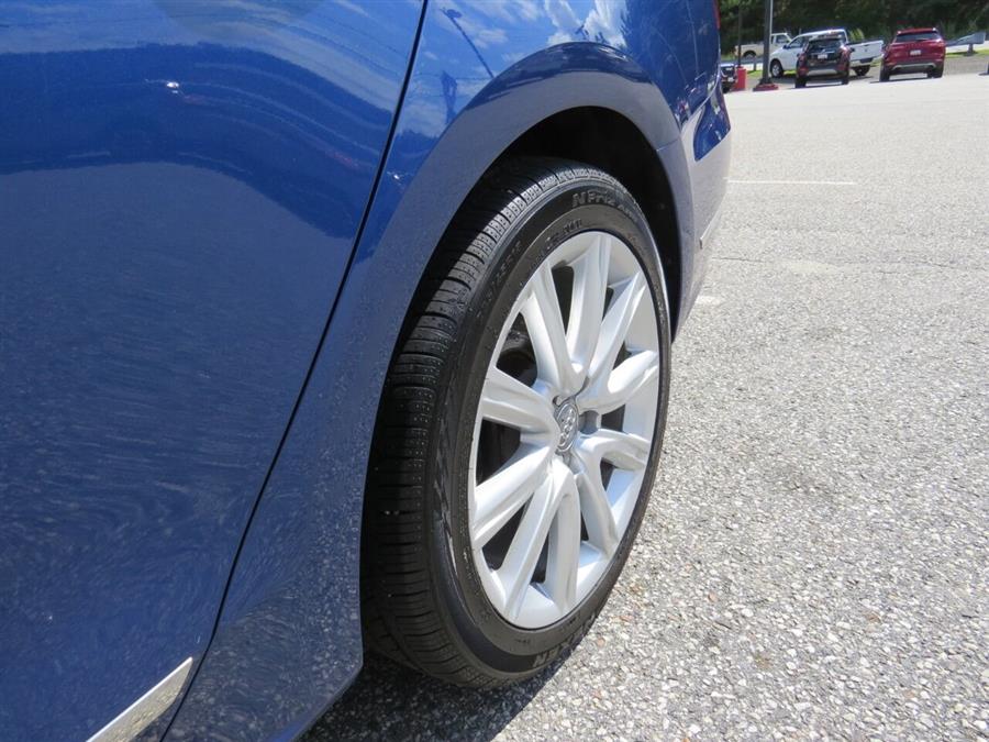 Used Volkswagen Passat 1.8T SE PZEV 4dr Sedan 2016 | Lake City Exports Inc. Auburn, Maine Used Volkswagen Passat 1.8T SE PZEV 4dr Sedan 2016 | Lake City Exports Inc. Auburn, Maine