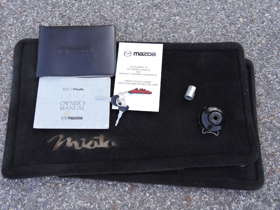 2000 Mazda MX-5 Miata 2dr Conv Base Manual, available for sale in North Salem, New York | Meccanic Shop North Inc. North Salem, New York 2000 Mazda MX-5 Miata 2dr Conv Base Manual, available for sale in North Salem, New York | Meccanic Shop North Inc. North Salem, New York