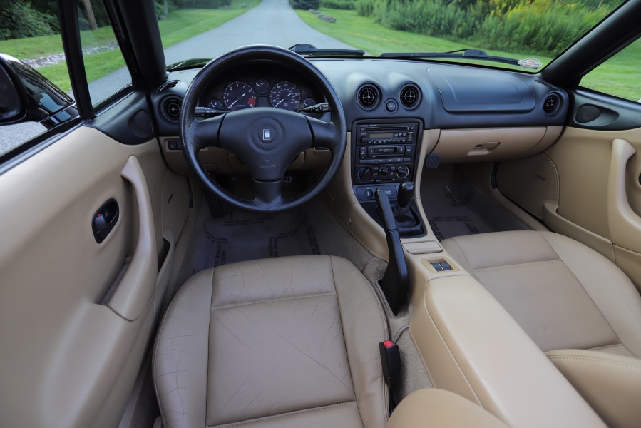 2000 Mazda MX-5 Miata 2dr Conv Base Manual, available for sale in North Salem, New York | Meccanic Shop North Inc. North Salem, New York 2000 Mazda MX-5 Miata 2dr Conv Base Manual, available for sale in North Salem, New York | Meccanic Shop North Inc. North Salem, New York