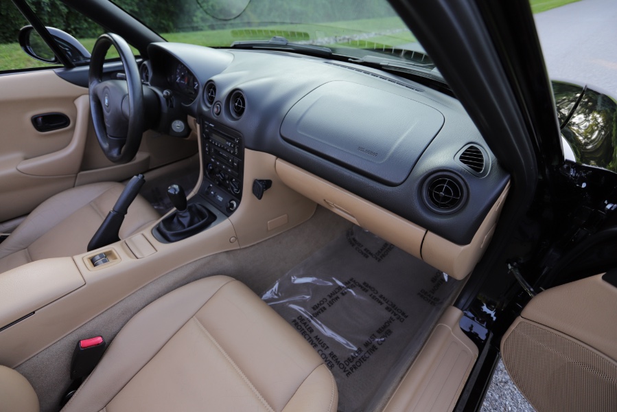 2000 Mazda MX-5 Miata 2dr Conv Base Manual, available for sale in North Salem, New York | Meccanic Shop North Inc. North Salem, New York 2000 Mazda MX-5 Miata 2dr Conv Base Manual, available for sale in North Salem, New York | Meccanic Shop North Inc. North Salem, New York