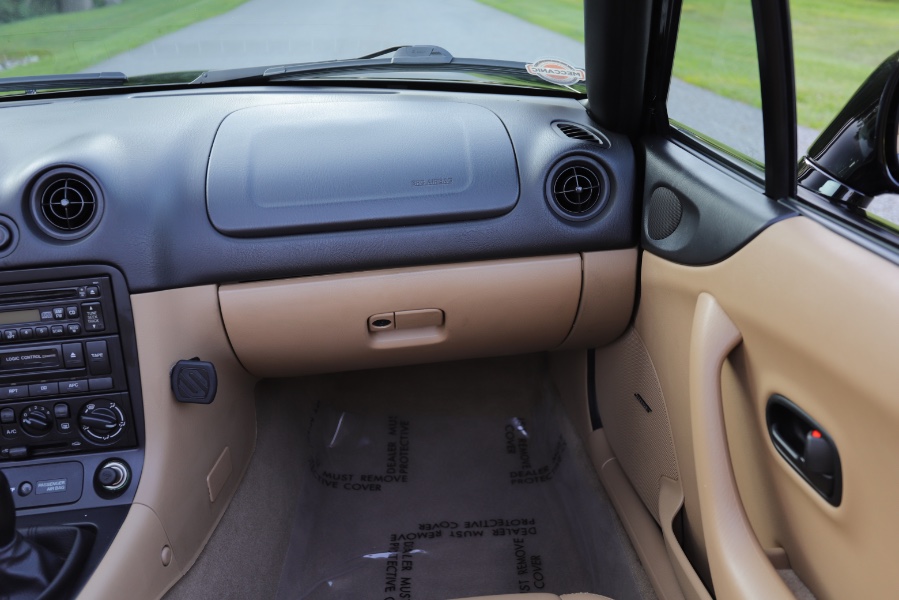2000 Mazda MX-5 Miata 2dr Conv Base Manual, available for sale in North Salem, New York | Meccanic Shop North Inc. North Salem, New York 2000 Mazda MX-5 Miata 2dr Conv Base Manual, available for sale in North Salem, New York | Meccanic Shop North Inc. North Salem, New York