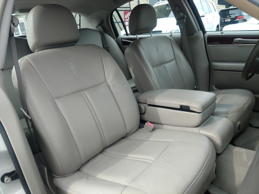 Used Lincoln Town Car 4dr Sdn Signature Limited 2005 | Alpine Motors Inc. Wantagh, New York Used Lincoln Town Car 4dr Sdn Signature Limited 2005 | Alpine Motors Inc. Wantagh, New York