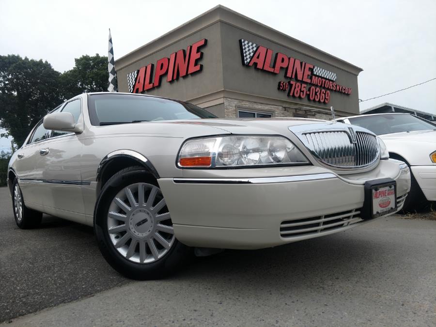 Used Lincoln Town Car 4dr Sdn Signature Limited 2005 | Alpine Motors Inc. Wantagh, New York Used Lincoln Town Car 4dr Sdn Signature Limited 2005 | Alpine Motors Inc. Wantagh, New York