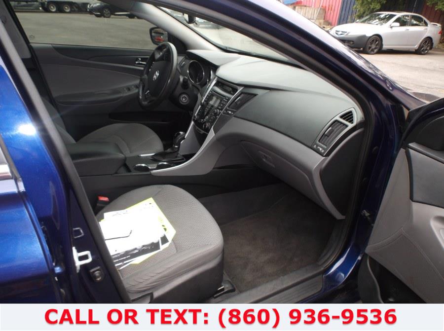 Used Hyundai Sonata 4dr Sdn 2.4L Auto GLS 2012 | Lee Motors Sales Inc. Hartford, Connecticut Used Hyundai Sonata 4dr Sdn 2.4L Auto GLS 2012 | Lee Motors Sales Inc. Hartford, Connecticut