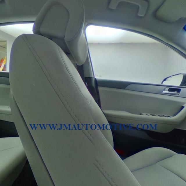 2016 Hyundai Sonata 4dr Sdn 2.4L SE, available for sale in Naugatuck, Connecticut | J&M Automotive Sls&Svc LLC. Naugatuck, Connecticut 2016 Hyundai Sonata 4dr Sdn 2.4L SE, available for sale in Naugatuck, Connecticut | J&M Automotive Sls&Svc LLC. Naugatuck, Connecticut