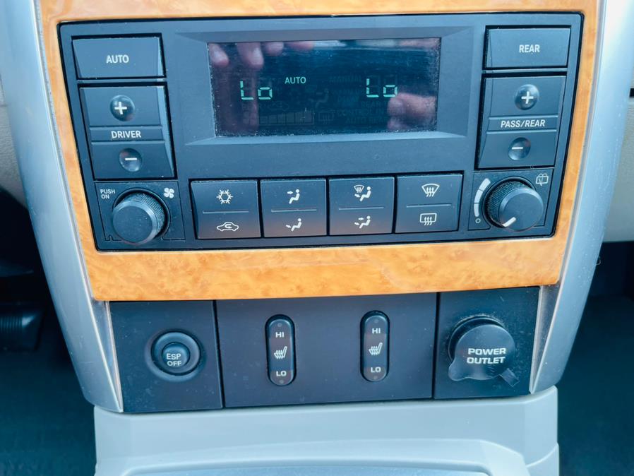 2008 Chrysler Aspen AWD 4dr Limited, available for sale in New Britain, Connecticut | Supreme Automotive. New Britain, Connecticut 2008 Chrysler Aspen AWD 4dr Limited, available for sale in New Britain, Connecticut | Supreme Automotive. New Britain, Connecticut