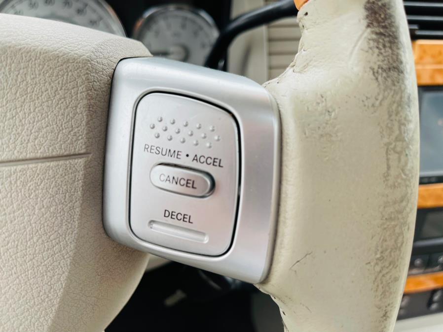 2008 Chrysler Aspen AWD 4dr Limited, available for sale in New Britain, Connecticut | Supreme Automotive. New Britain, Connecticut 2008 Chrysler Aspen AWD 4dr Limited, available for sale in New Britain, Connecticut | Supreme Automotive. New Britain, Connecticut