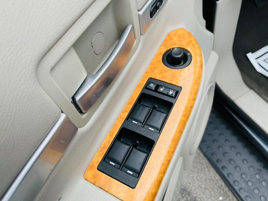 2008 Chrysler Aspen AWD 4dr Limited, available for sale in New Britain, Connecticut | Supreme Automotive. New Britain, Connecticut 2008 Chrysler Aspen AWD 4dr Limited, available for sale in New Britain, Connecticut | Supreme Automotive. New Britain, Connecticut