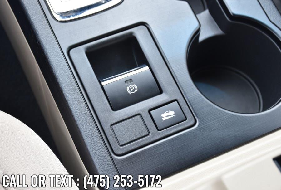 Used Subaru Legacy 2.5i Premium 2017 | Highline Car Connection. Waterbury, Connecticut Used Subaru Legacy 2.5i Premium 2017 | Highline Car Connection. Waterbury, Connecticut