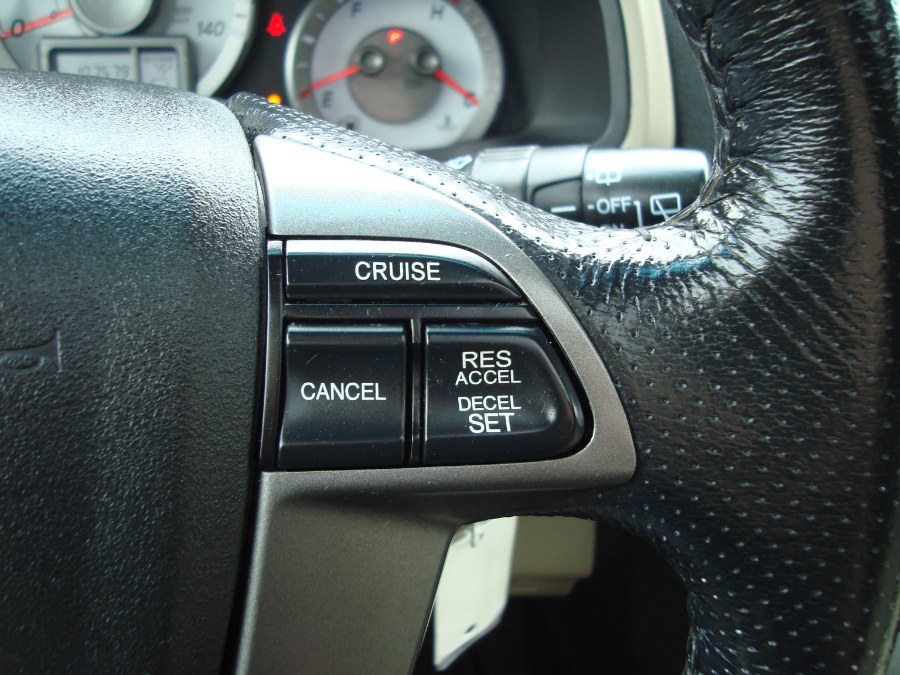 2015 Honda Pilot 4WD 4dr EX-L, available for sale in Manchester, Connecticut | Yara Motors. Manchester, Connecticut 2015 Honda Pilot 4WD 4dr EX-L, available for sale in Manchester, Connecticut | Yara Motors. Manchester, Connecticut
