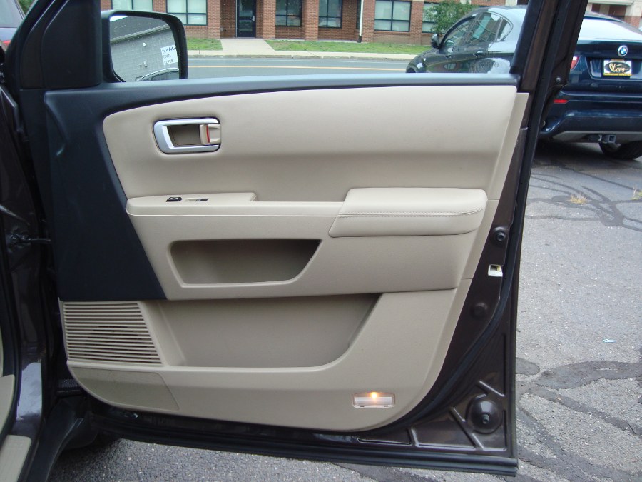 2015 Honda Pilot 4WD 4dr EX-L, available for sale in Manchester, Connecticut | Yara Motors. Manchester, Connecticut 2015 Honda Pilot 4WD 4dr EX-L, available for sale in Manchester, Connecticut | Yara Motors. Manchester, Connecticut