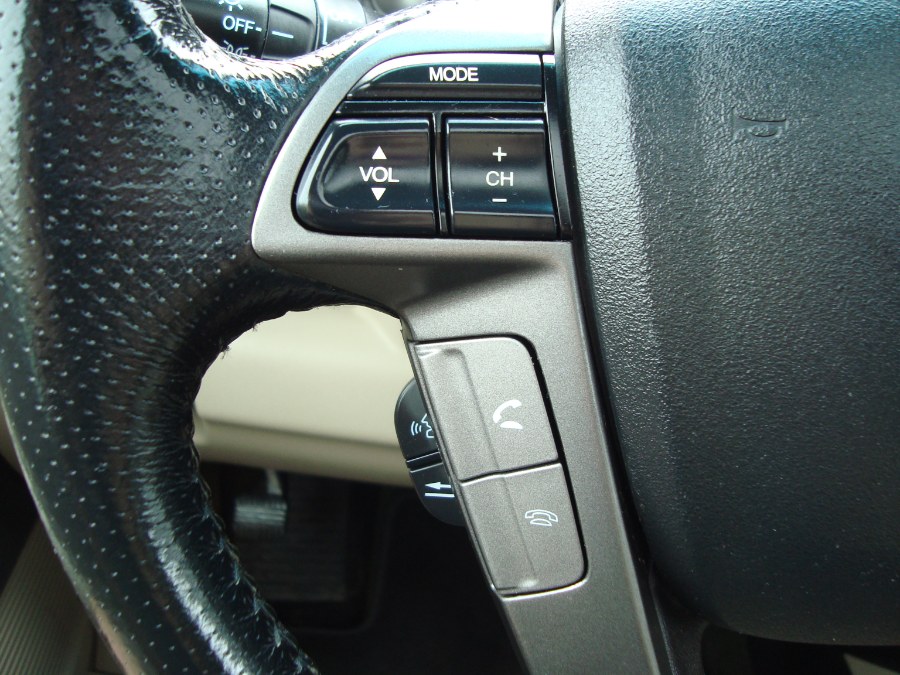2015 Honda Pilot 4WD 4dr EX-L, available for sale in Manchester, Connecticut | Yara Motors. Manchester, Connecticut 2015 Honda Pilot 4WD 4dr EX-L, available for sale in Manchester, Connecticut | Yara Motors. Manchester, Connecticut