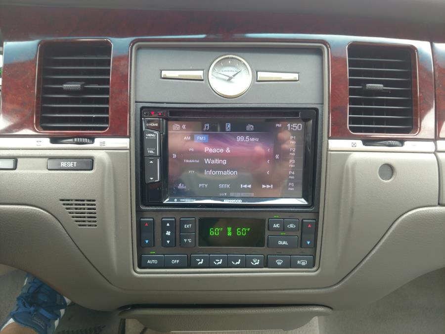 Used Lincoln Town Car 4dr Sdn Signature Limited 2005 | Alpine Motors Inc. Wantagh, New York Used Lincoln Town Car 4dr Sdn Signature Limited 2005 | Alpine Motors Inc. Wantagh, New York