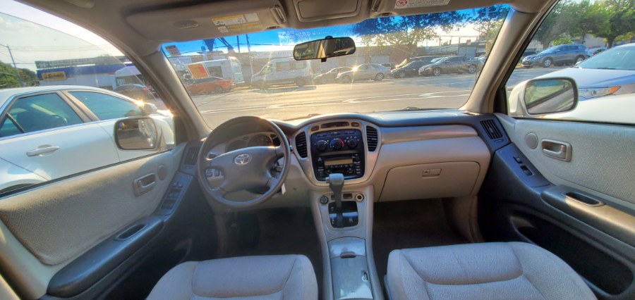 Used Toyota Highlander 4dr V6 4WD (Natl) 2003 | Rubber Bros Auto World. Brooklyn, New York Used Toyota Highlander 4dr V6 4WD (Natl) 2003 | Rubber Bros Auto World. Brooklyn, New York