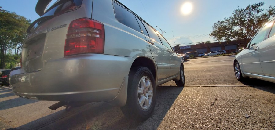 Used Toyota Highlander 4dr V6 4WD (Natl) 2003 | Rubber Bros Auto World. Brooklyn, New York Used Toyota Highlander 4dr V6 4WD (Natl) 2003 | Rubber Bros Auto World. Brooklyn, New York