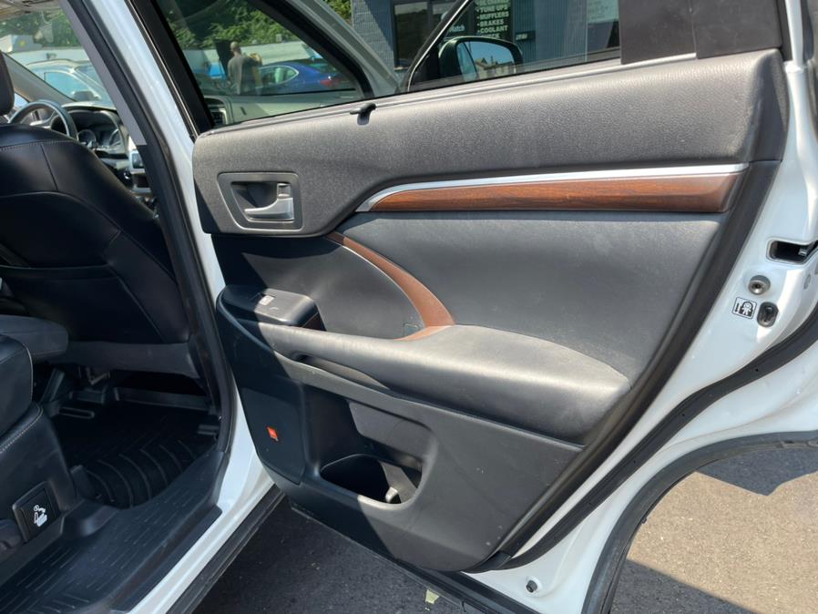 Used Toyota Highlander AWD 4dr V6 Limited (Natl) 2015 | Auto Match LLC. Waterbury, Connecticut Used Toyota Highlander AWD 4dr V6 Limited (Natl) 2015 | Auto Match LLC. Waterbury, Connecticut