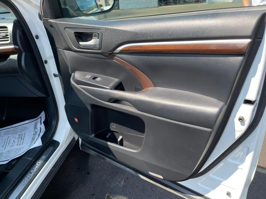 Used Toyota Highlander AWD 4dr V6 Limited (Natl) 2015 | Auto Match LLC. Waterbury, Connecticut Used Toyota Highlander AWD 4dr V6 Limited (Natl) 2015 | Auto Match LLC. Waterbury, Connecticut