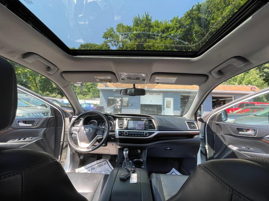 Used Toyota Highlander AWD 4dr V6 Limited (Natl) 2015 | Auto Match LLC. Waterbury, Connecticut Used Toyota Highlander AWD 4dr V6 Limited (Natl) 2015 | Auto Match LLC. Waterbury, Connecticut
