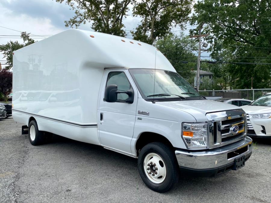 Used Ford E-Series Cutaway E-350 DRW 2017 | Easy Credit of Jersey. South Hackensack, New Jersey