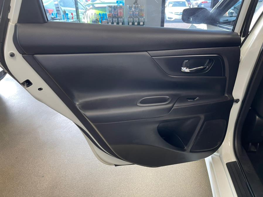 2016 Nissan Altima 4dr Sdn I4 2.5 S, available for sale in Inwood, New York | 5 Towns Drive. Inwood, New York 2016 Nissan Altima 4dr Sdn I4 2.5 S, available for sale in Inwood, New York | 5 Towns Drive. Inwood, New York