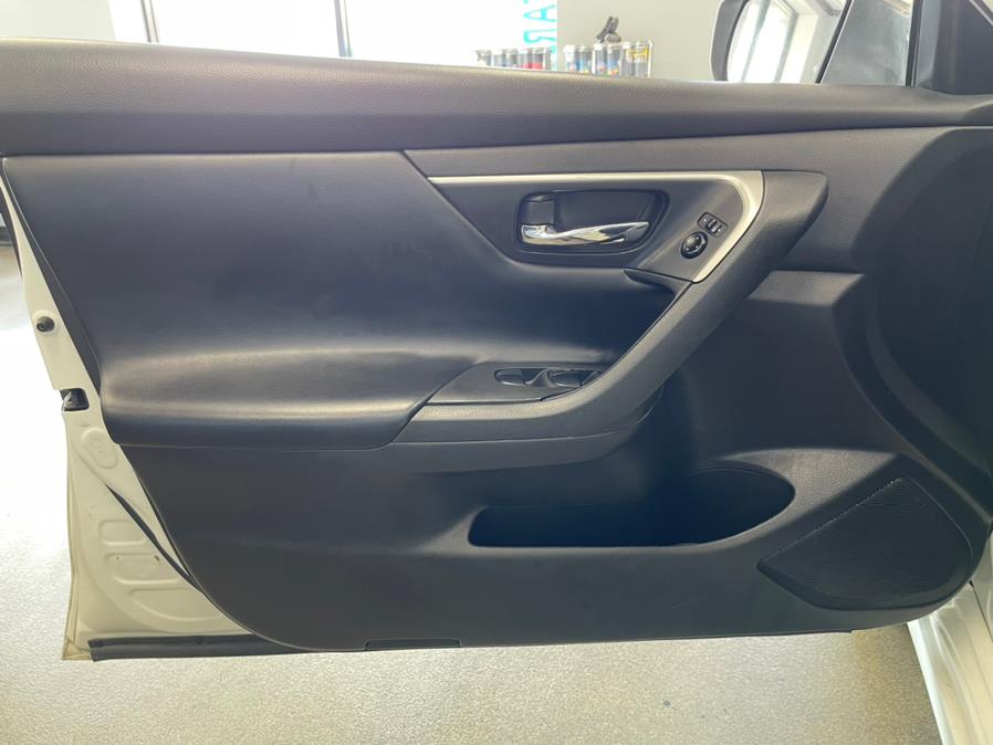2016 Nissan Altima 4dr Sdn I4 2.5 S, available for sale in Inwood, New York | 5 Towns Drive. Inwood, New York 2016 Nissan Altima 4dr Sdn I4 2.5 S, available for sale in Inwood, New York | 5 Towns Drive. Inwood, New York