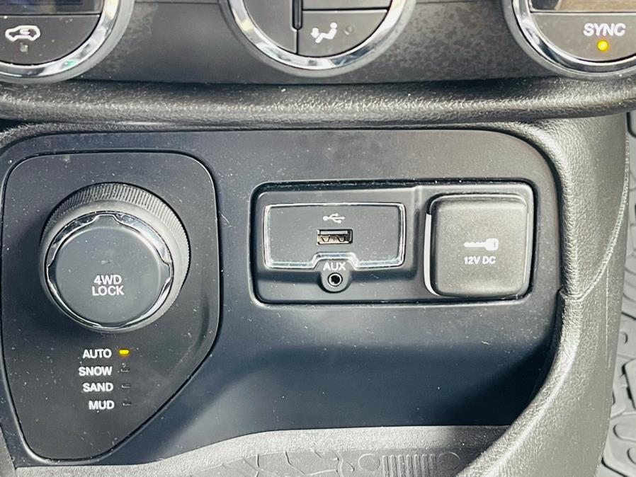 2015 Jeep Renegade 4WD 4dr Latitude, available for sale in New Britain, Connecticut | Supreme Automotive. New Britain, Connecticut 2015 Jeep Renegade 4WD 4dr Latitude, available for sale in New Britain, Connecticut | Supreme Automotive. New Britain, Connecticut